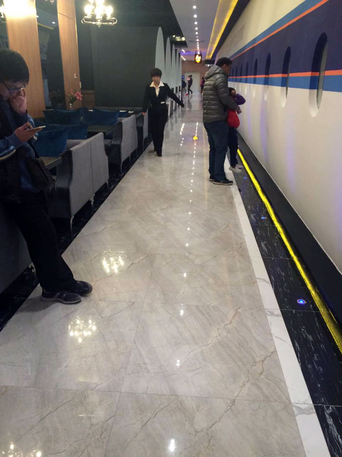 mansion88大理石瓷砖实景案例：中山啡曼特航空主题西餐厅_护眼防滑砖